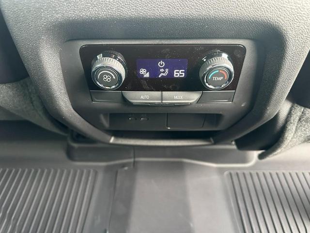 2025 Chevrolet Traverse Vehicle Photo in COLUMBIA, MO 65203-3903