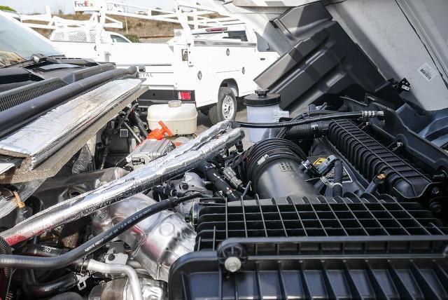 2023 Chevrolet Silverado Chassis Cab Vehicle Photo in VENTURA, CA 93003-8585