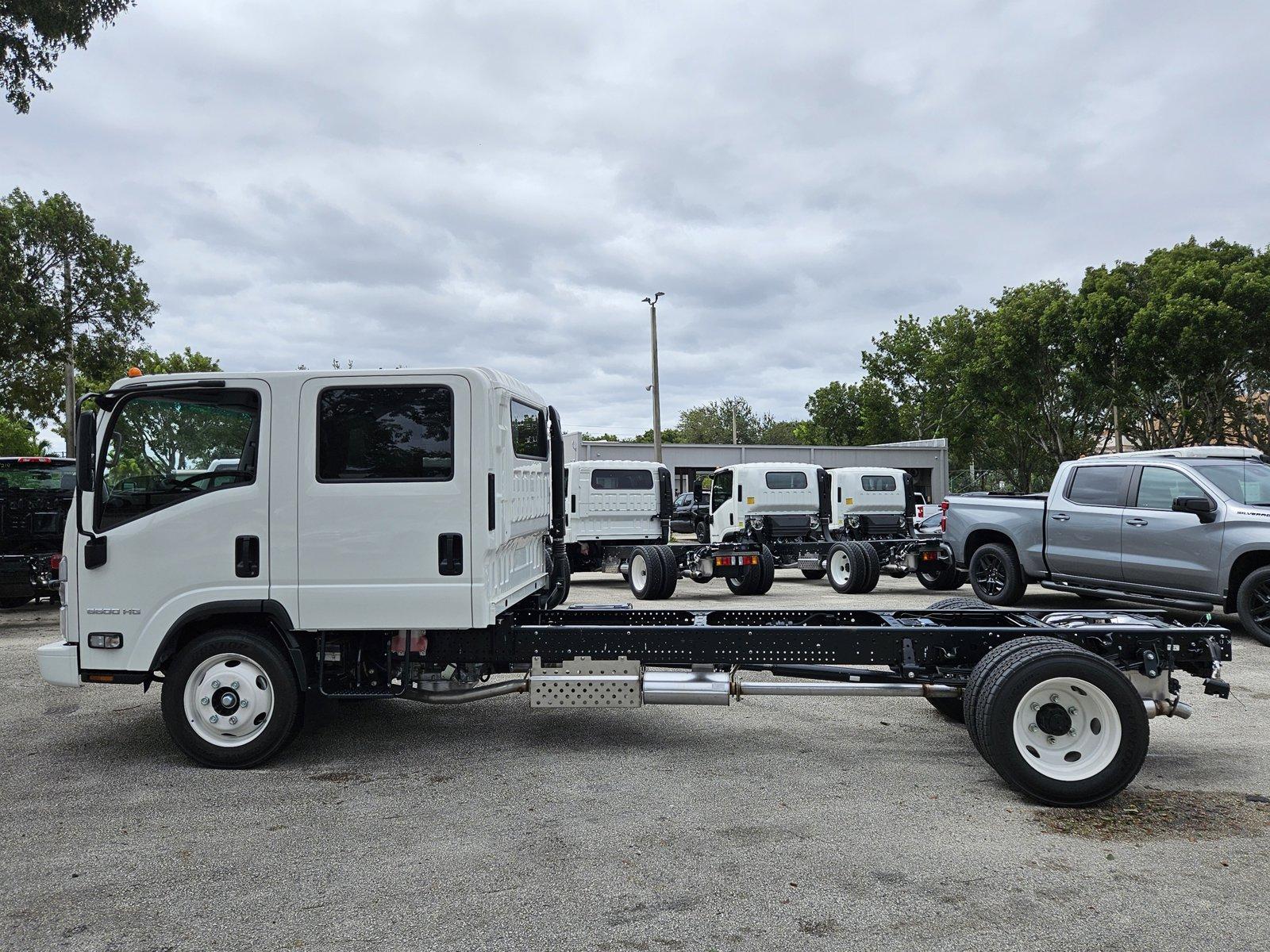 2025 Chevrolet Low Cab Forward 5500 HG Vehicle Photo in GREENACRES, FL 33463-3207