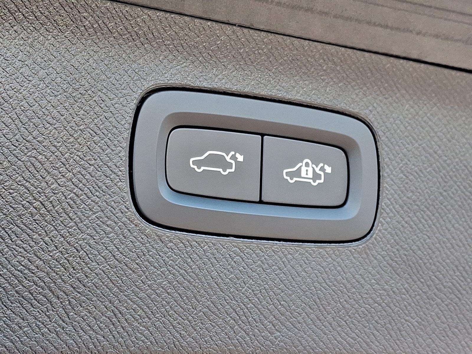 2022 Volvo XC90 Vehicle Photo in Trevose, PA 19053