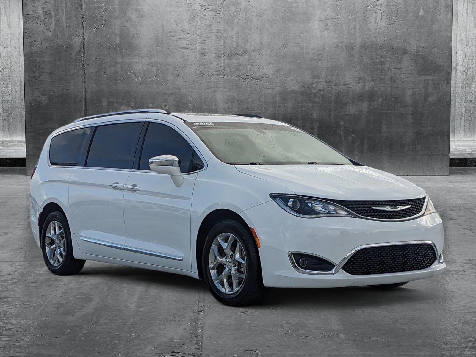 2017 Chrysler Pacifica Vehicle Photo in WEST PALM BEACH, FL 33407-3296