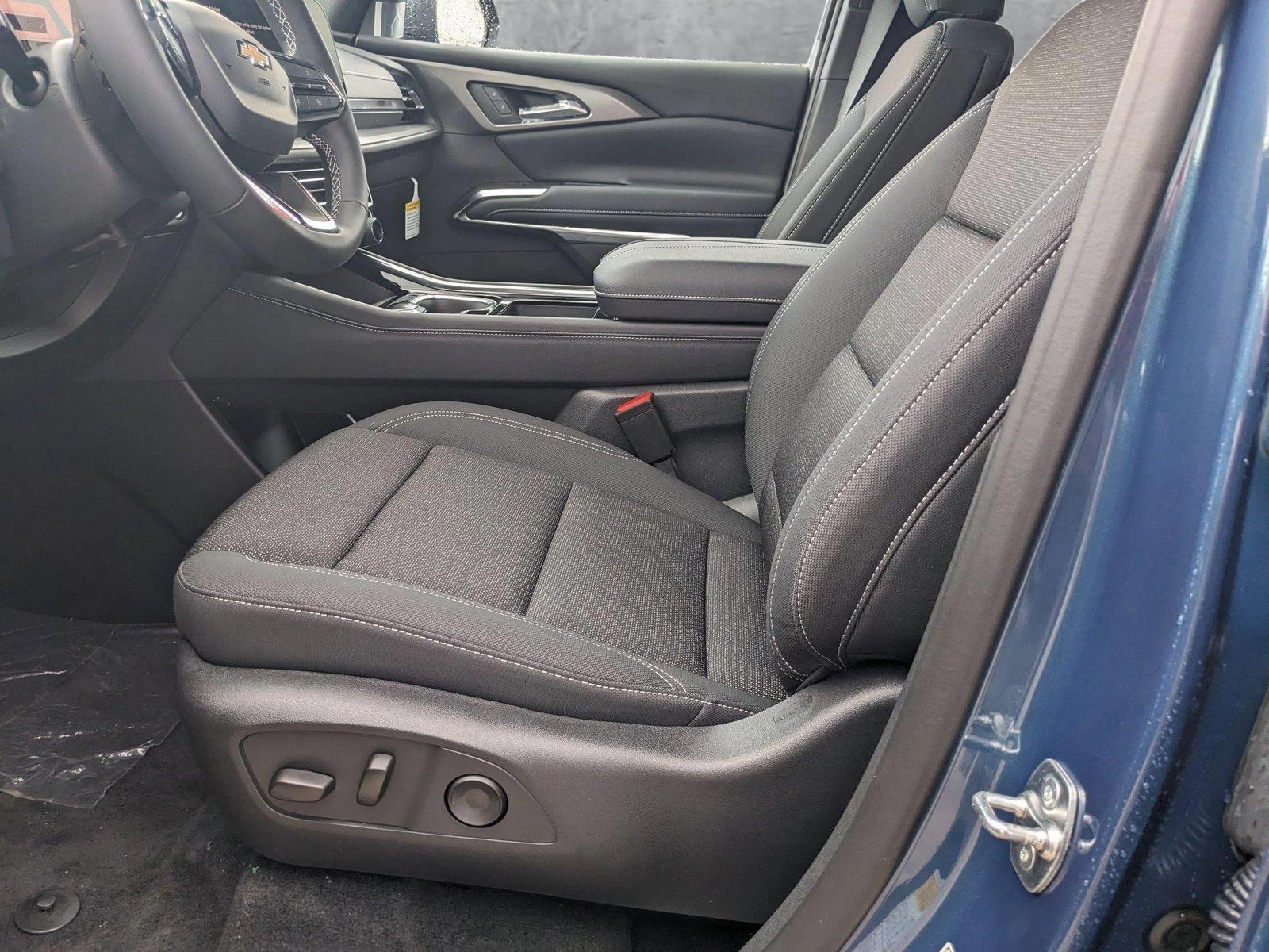 2025 Chevrolet Traverse Vehicle Photo in MIAMI, FL 33172-3015