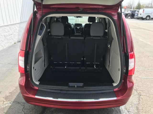 2015 Chrysler Town & Country Vehicle Photo in GREEN BAY, WI 54303-3330
