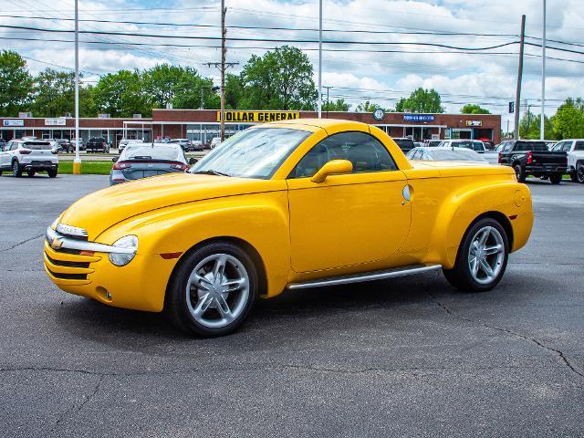 2004 Chevrolet SSR Vehicle Photo in MADISON, IN 47250-1611