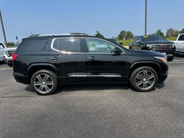 2017 GMC Acadia Vehicle Photo in COLUMBIA, MO 65203-3903