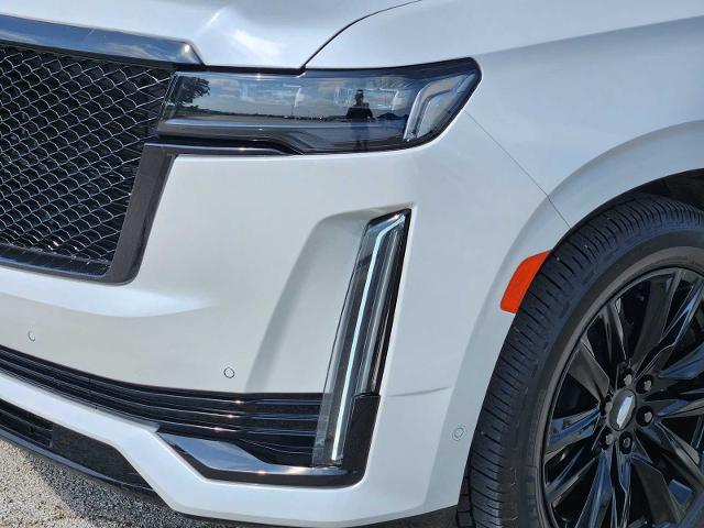 2024 Cadillac Escalade Vehicle Photo in DENTON, TX 76210-9321