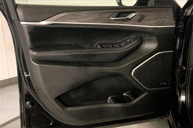 2021 Jeep Grand Cherokee L Vehicle Photo in KANSAS CITY, MO 64114-4502
