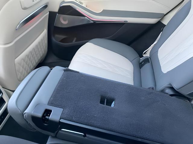 2024 BMW X7 Vehicle Photo in APPLETON, WI 54914-8833