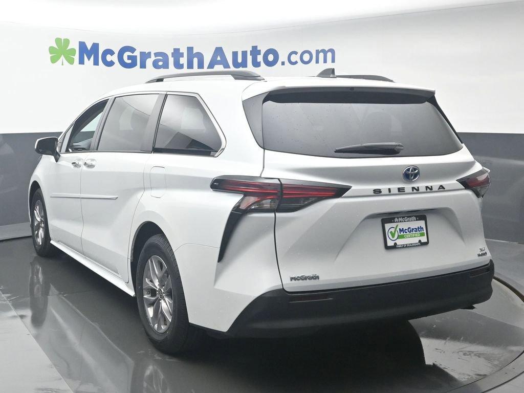 2022 Toyota Sienna Vehicle Photo in Cedar Rapids, IA 52402