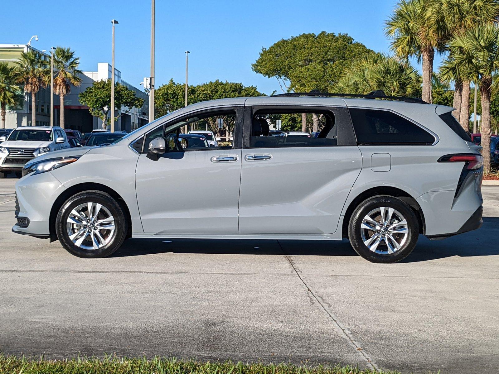 2022 Toyota Sienna Vehicle Photo in Davie, FL 33331