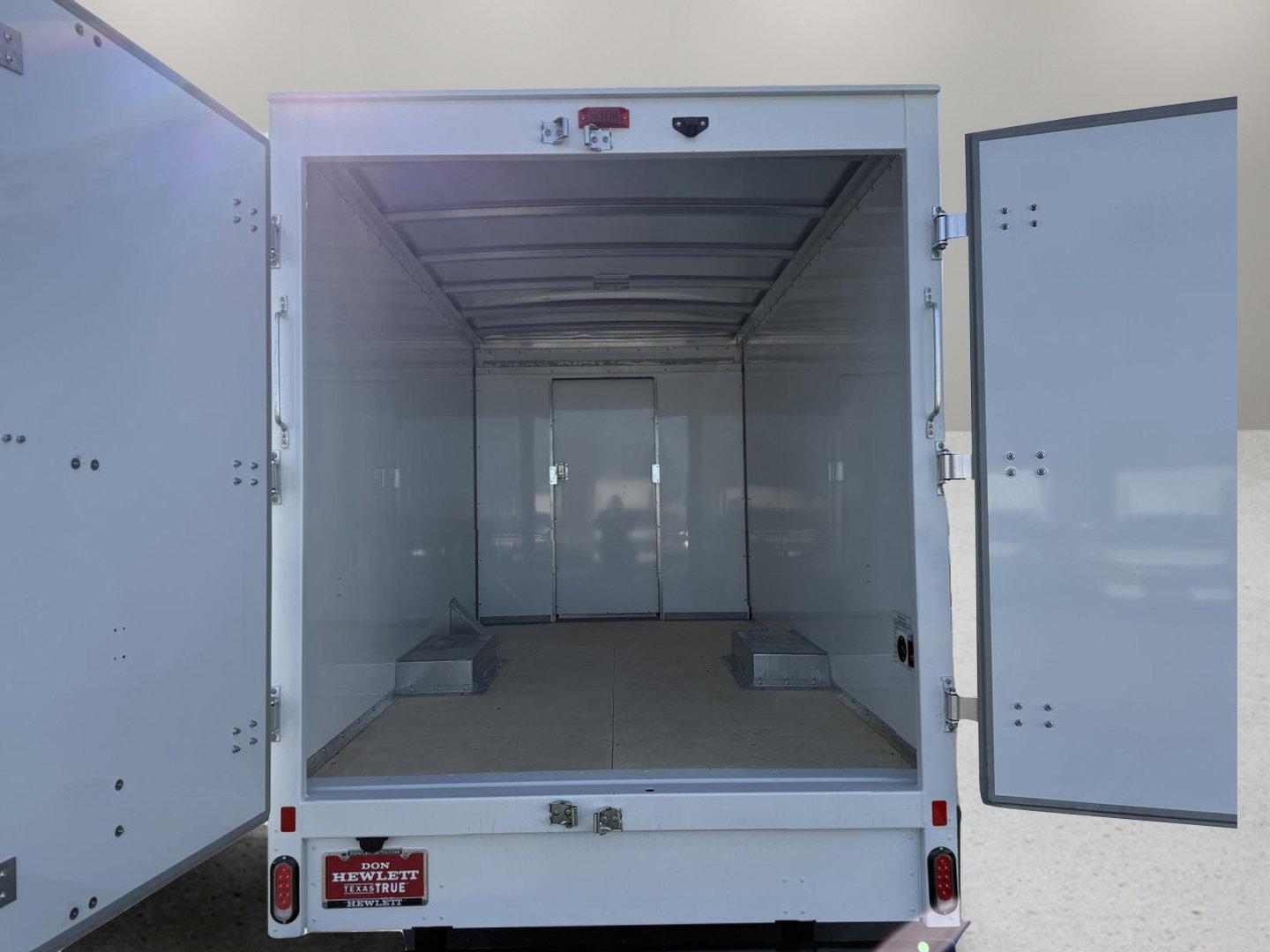 2024 Chevrolet Express Cutaway 3500 Vehicle Photo in GEORGETOWN, TX 78626-7508