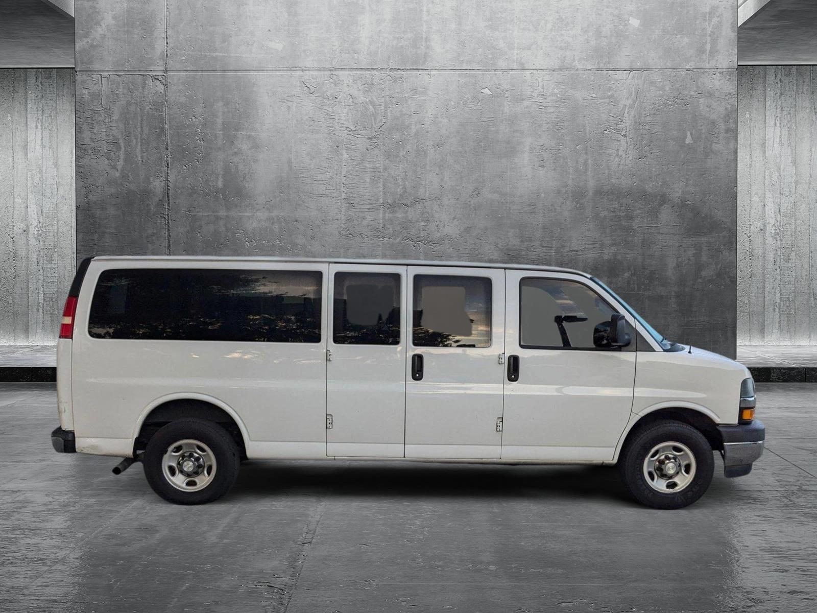 2019 Chevrolet Express Passenger Vehicle Photo in PEMBROKE PINES, FL 33024-6534