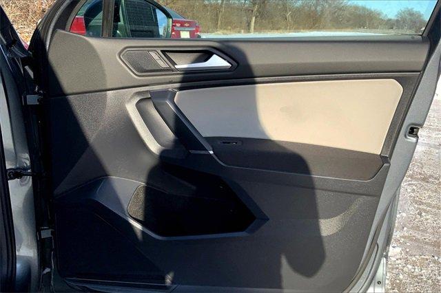 2020 Volkswagen Tiguan Vehicle Photo in KANSAS CITY, MO 64114-4545