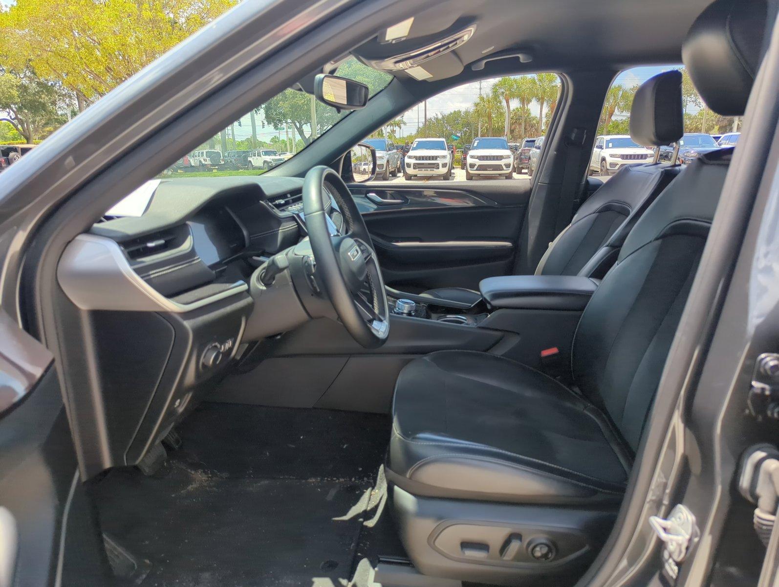 2022 Jeep Grand Cherokee L Vehicle Photo in Pembroke Pines, FL 33027