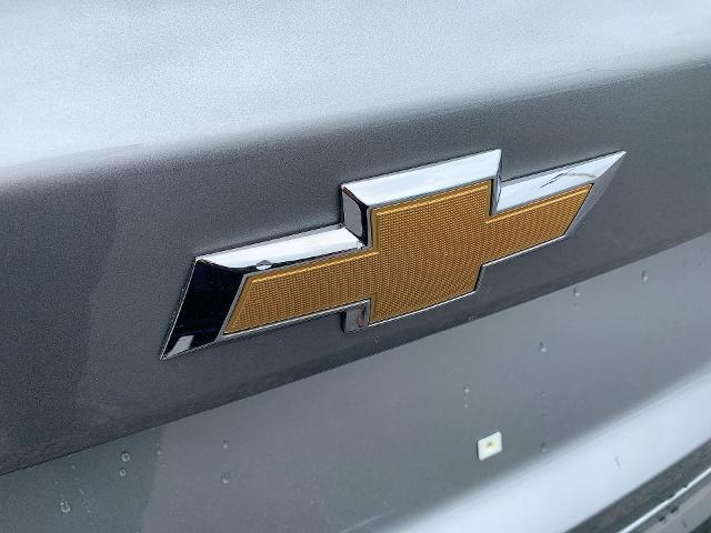 2024 Chevrolet Trax Vehicle Photo in MOON TOWNSHIP, PA 15108-2571