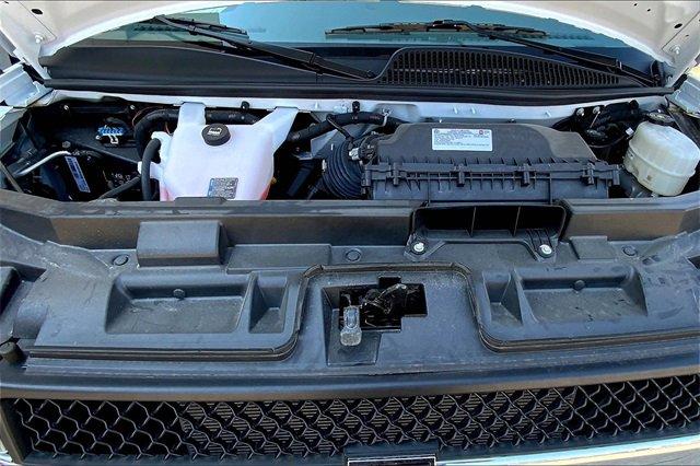 2024 Chevrolet Express Commercial Cutaway Vehicle Photo in TOPEKA, KS 66609-0000