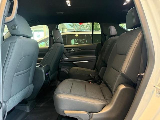 2025 Chevrolet Traverse Vehicle Photo in COLUMBIA, MO 65203-3903