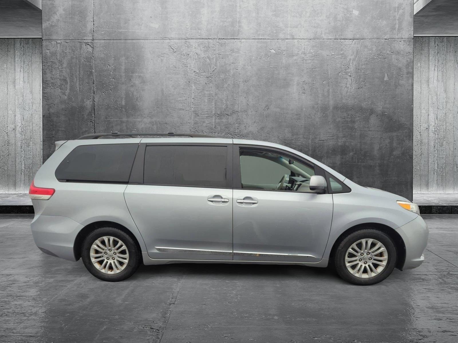 2012 Toyota Sienna Vehicle Photo in Memphis, TN 38128