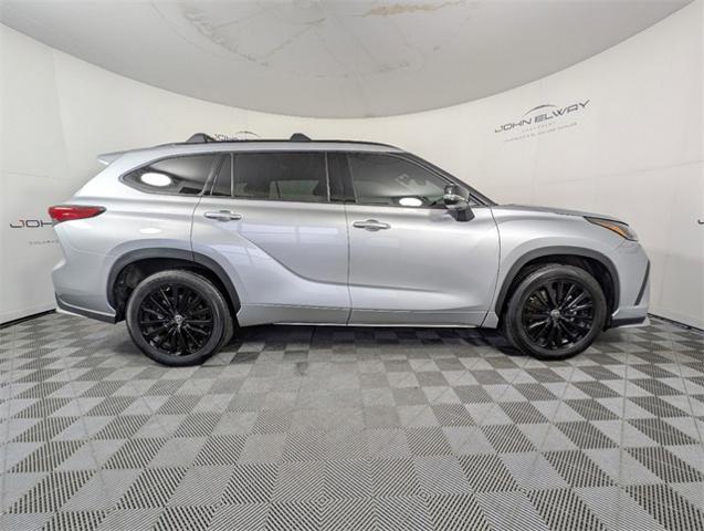 2023 Toyota Highlander Vehicle Photo in ENGLEWOOD, CO 80113-6708