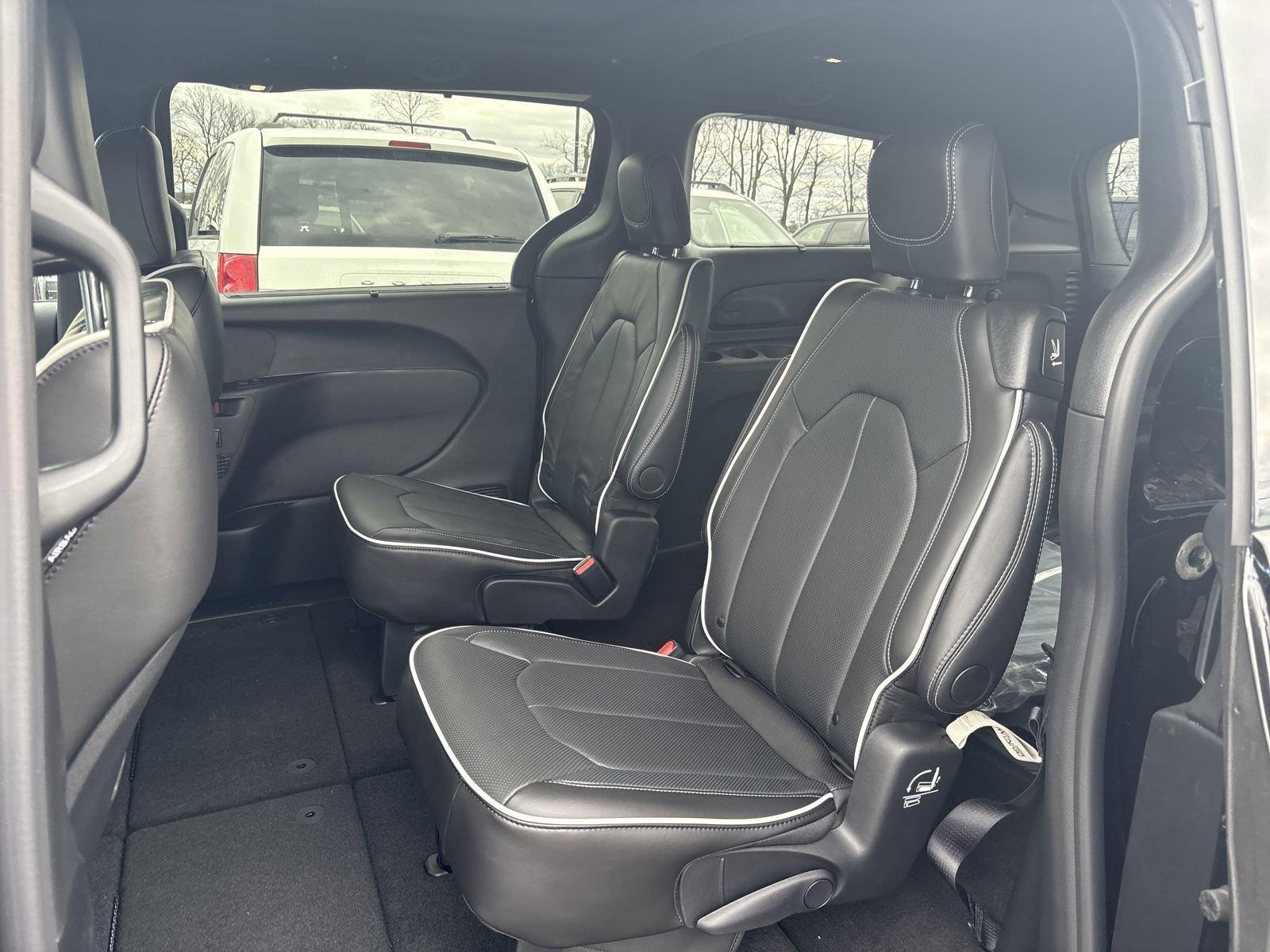 2025 Chrysler Pacifica Vehicle Photo in Mechanicsburg, PA 17050-1707