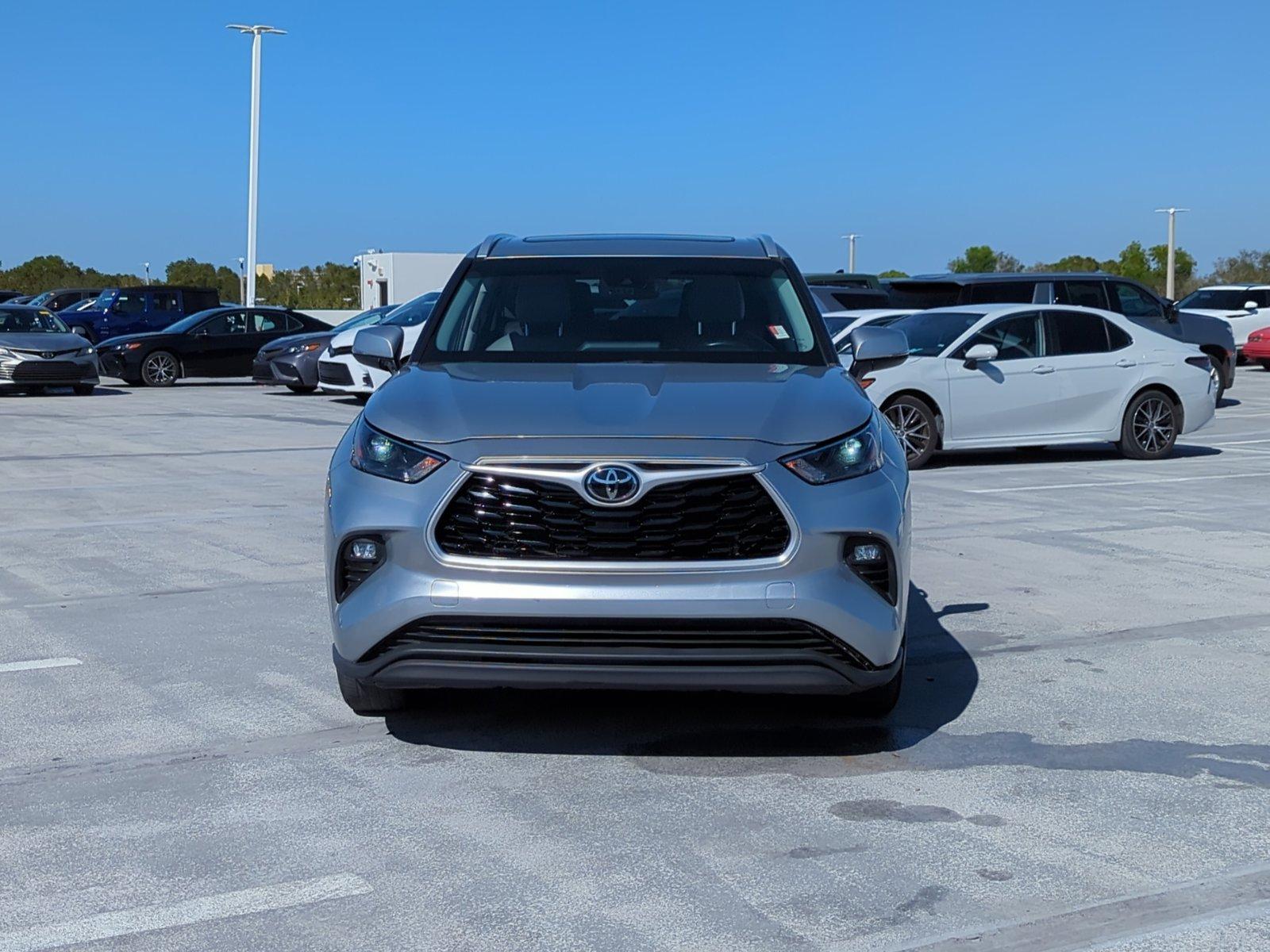 2022 Toyota Highlander Vehicle Photo in PEMBROKE PINES, FL 33024-6534