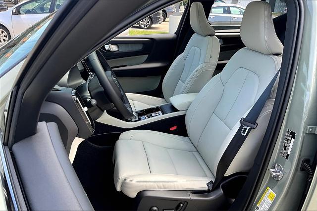 2025 Volvo XC40 Vehicle Photo in Houston, TX 77007