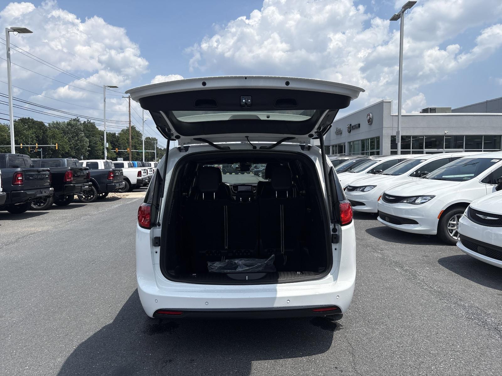 2025 Chrysler Voyager Vehicle Photo in Mechanicsburg, PA 17050-1707
