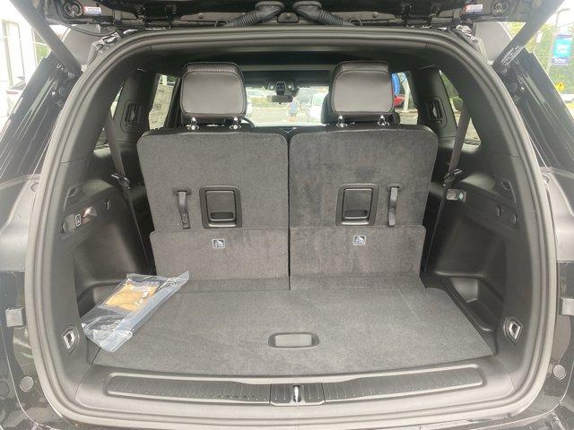 2025 Jeep Grand Cherokee L Vehicle Photo in Doylsetown, PA 18901