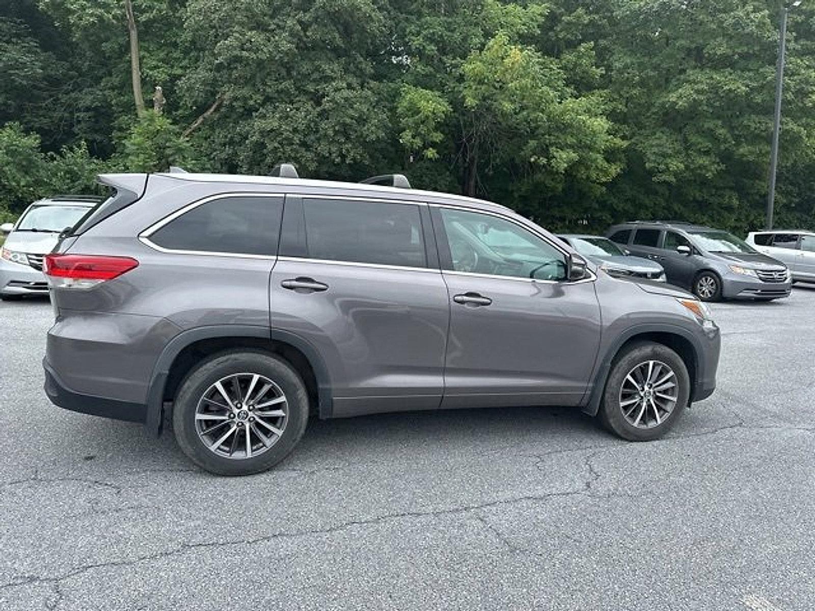 2018 Toyota Highlander Vehicle Photo in Harrisburg, PA 17111