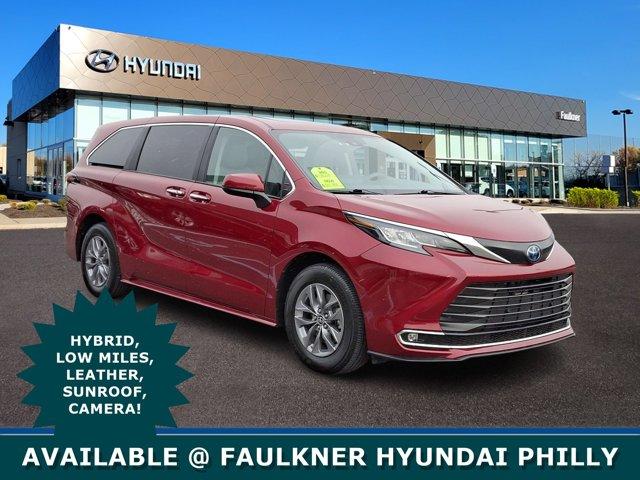 2023 Toyota Sienna Vehicle Photo in Philadelphia, PA 19116