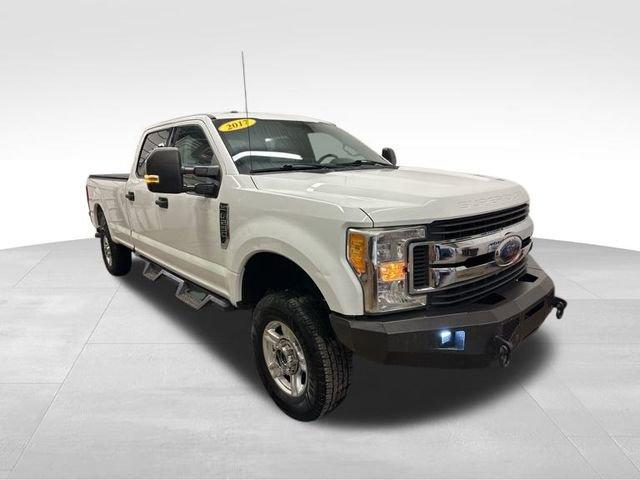 2017 Ford Super Duty F-250 SRW Vehicle Photo in MEDINA, OH 44256-9631