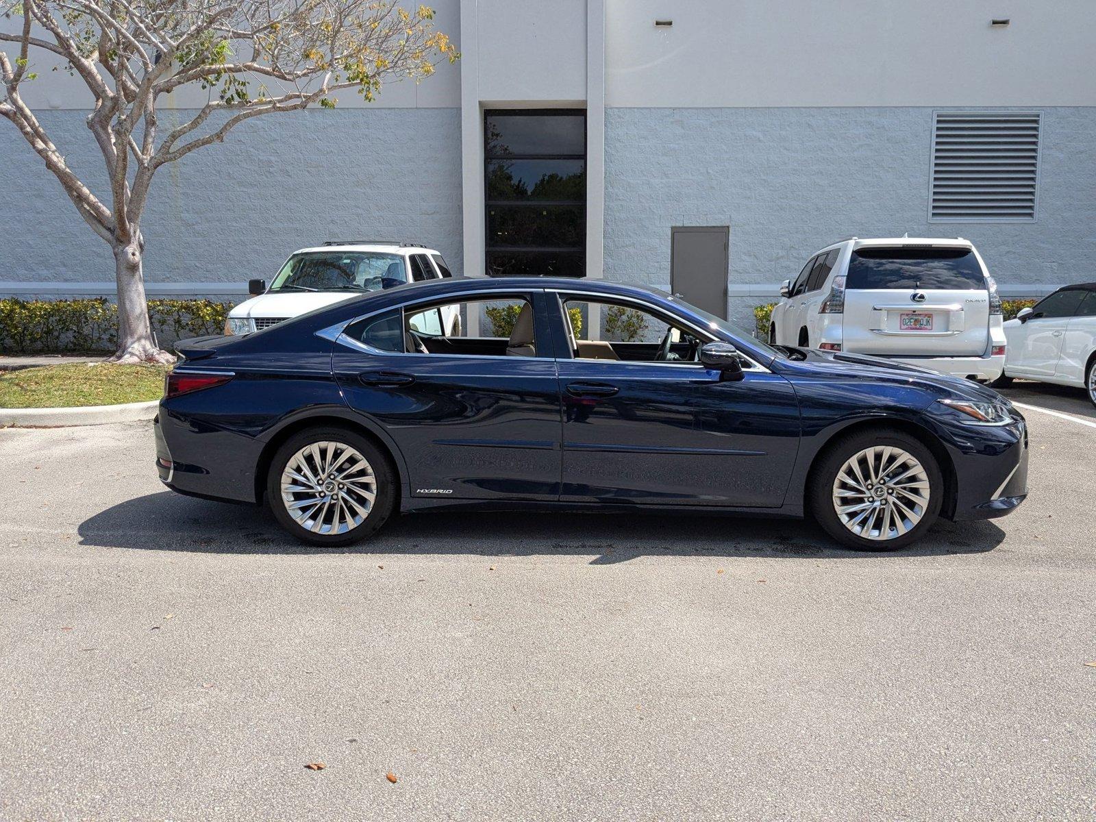 2019 Lexus ES 300h Vehicle Photo in West Palm Beach, FL 33417