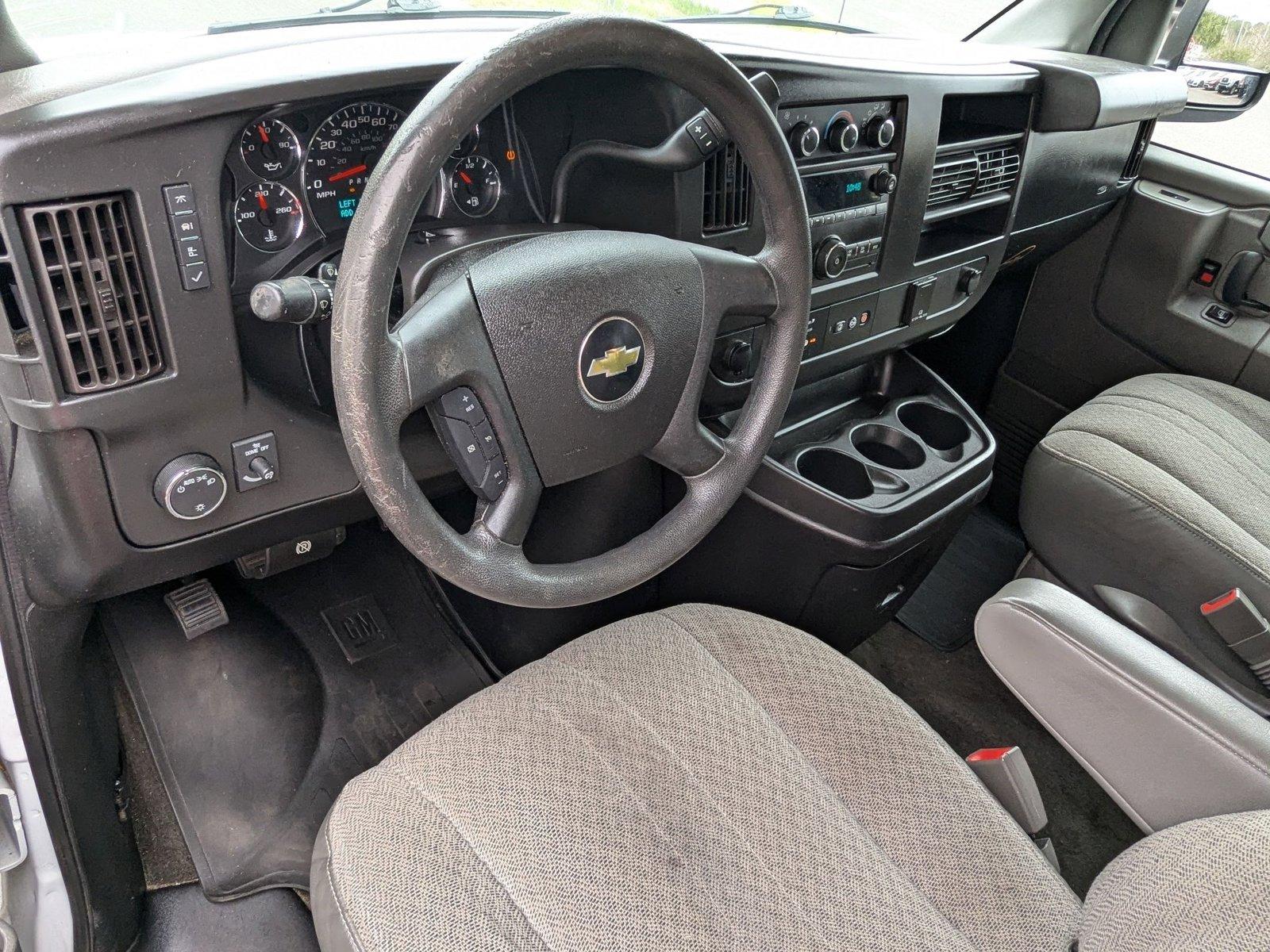 2018 Chevrolet Express Passenger Vehicle Photo in Jacksonville, FL 32244