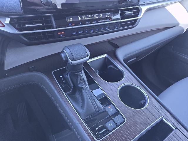 2022 Toyota Sienna Vehicle Photo in NEDERLAND, TX 77627-8017