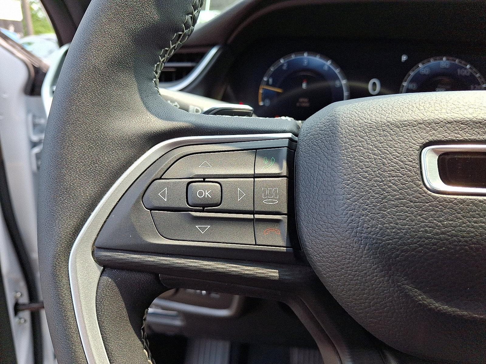 2023 Jeep Grand Cherokee Vehicle Photo in Willow Grove, PA 19090