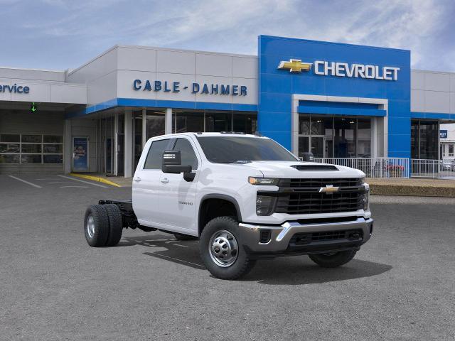 2025 Chevrolet Silverado 3500 HD Chassis Cab Vehicle Photo in INDEPENDENCE, MO 64055-1314