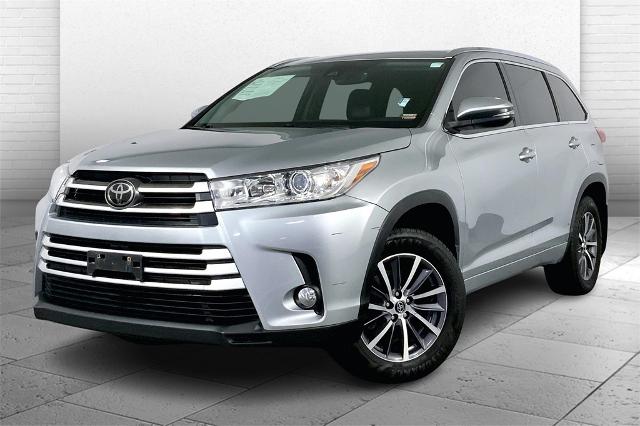 2017 Toyota Highlander Vehicle Photo in Lees Summit, MO 64086