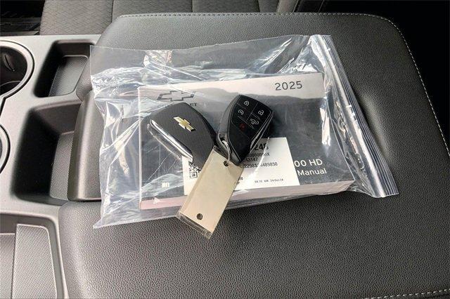 2025 Chevrolet Silverado 2500 HD Vehicle Photo in KANSAS CITY, MO 64114-4502