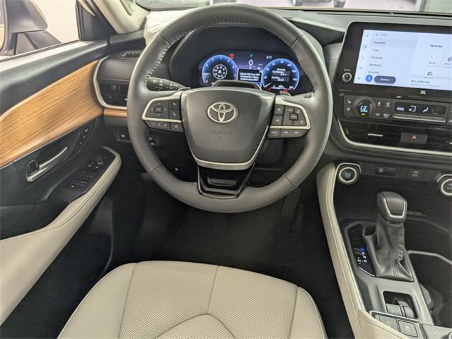 2024 Toyota Grand Highlander Vehicle Photo in ENGLEWOOD, CO 80113-6708