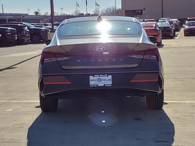 2025 Hyundai ELANTRA Vehicle Photo in Peoria, IL 61615