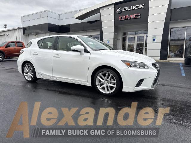 Lexus CT's photo