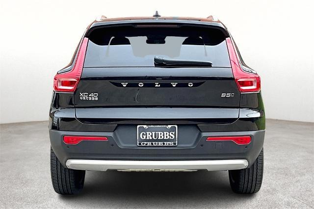 2025 Volvo XC40 Vehicle Photo in Houston, TX 77007