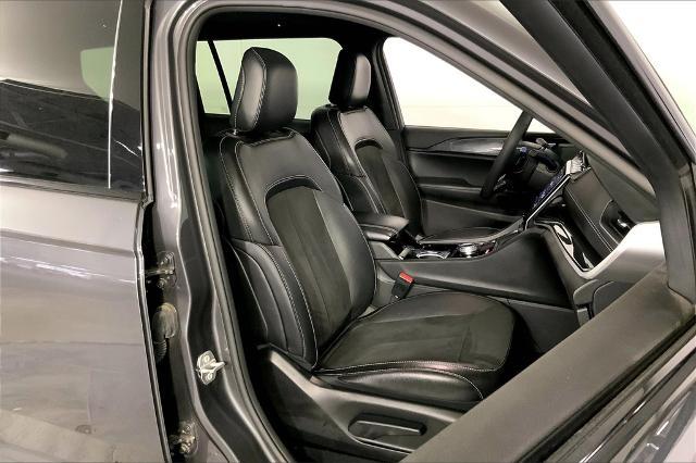 2023 Jeep Grand Cherokee L Vehicle Photo in Lees Summit, MO 64086
