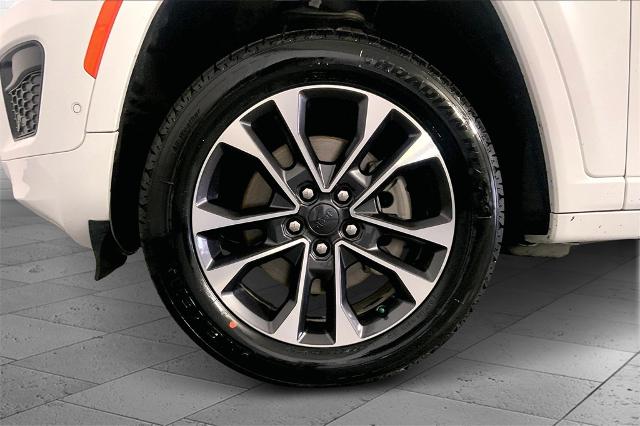 2023 Jeep Grand Cherokee L Vehicle Photo in Lees Summit, MO 64086