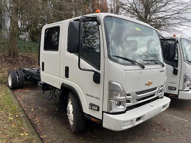 2024 Chevrolet Low Cab Forward 4500 Vehicle Photo in ALCOA, TN 37701-3235