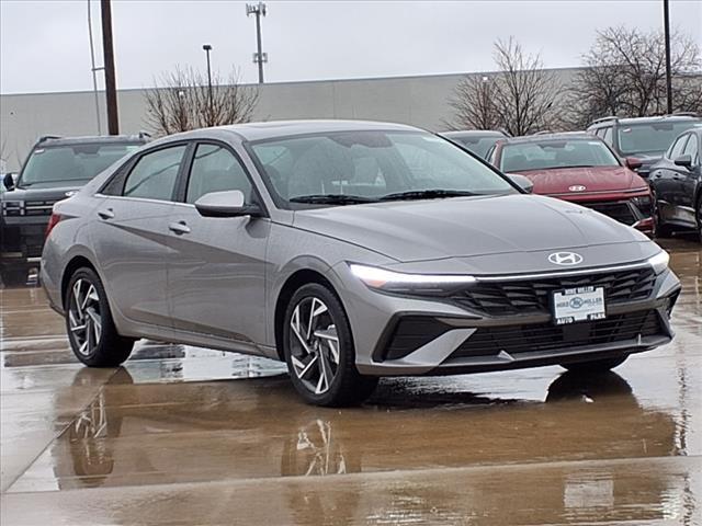 2025 Hyundai ELANTRA Vehicle Photo in Peoria, IL 61615