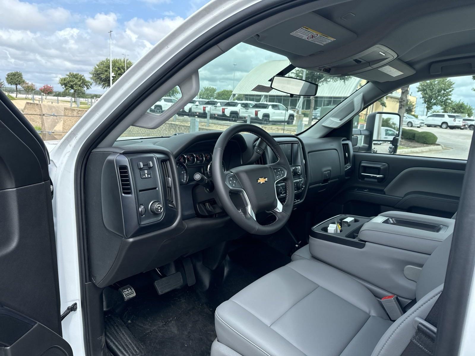 2024 Chevrolet Silverado 6500 HD Vehicle Photo in GEORGETOWN, TX 78626-7508