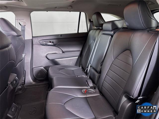2022 Toyota Highlander Vehicle Photo in Puyallup, WA 98371