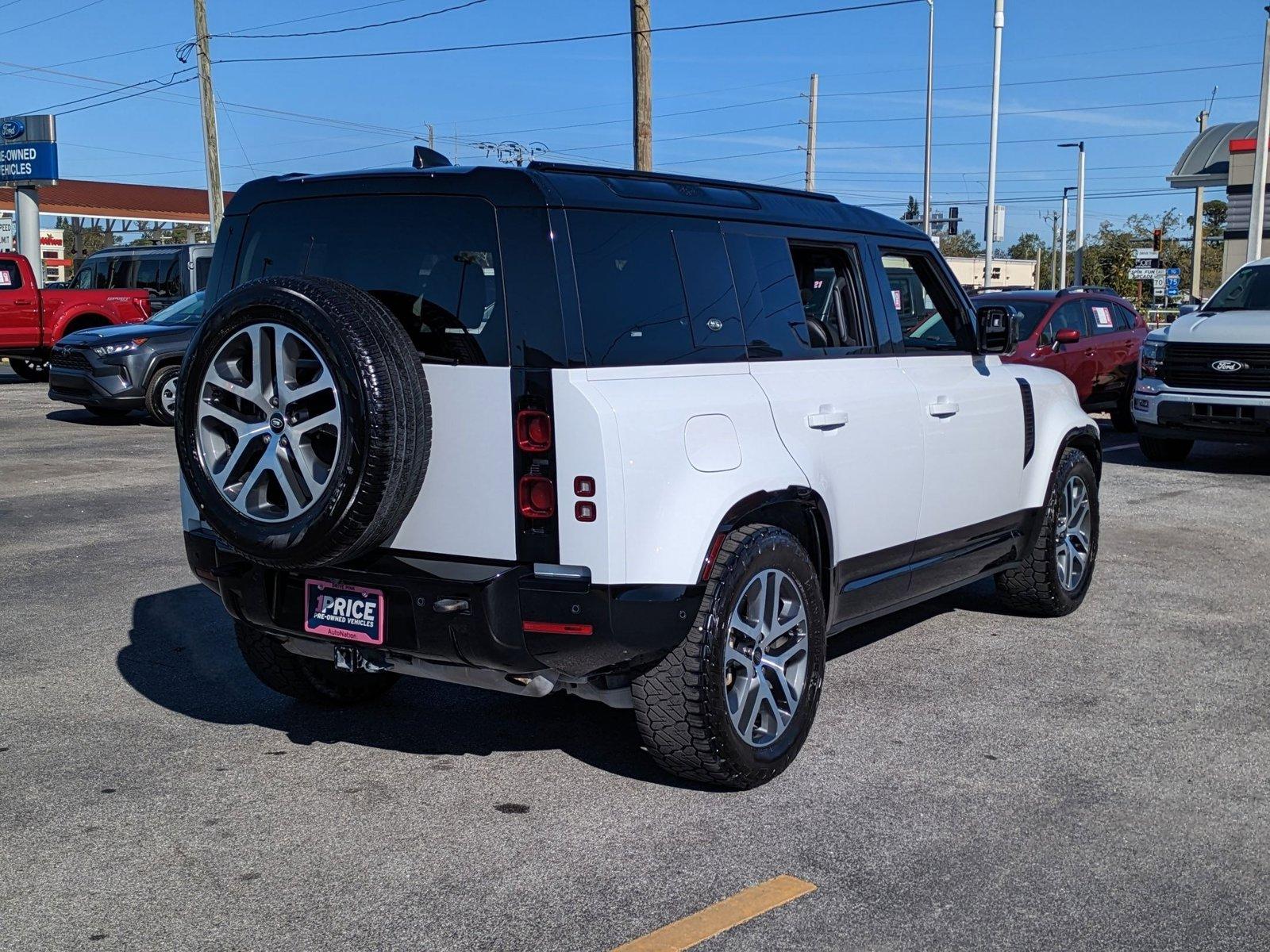 2024 Land Rover Defender Vehicle Photo in Tampa, FL 33614