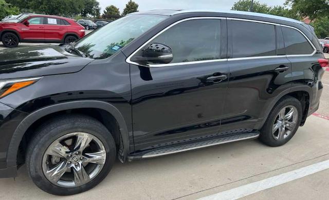 2017 Toyota Highlander Vehicle Photo in FORT WORTH, TX 76132